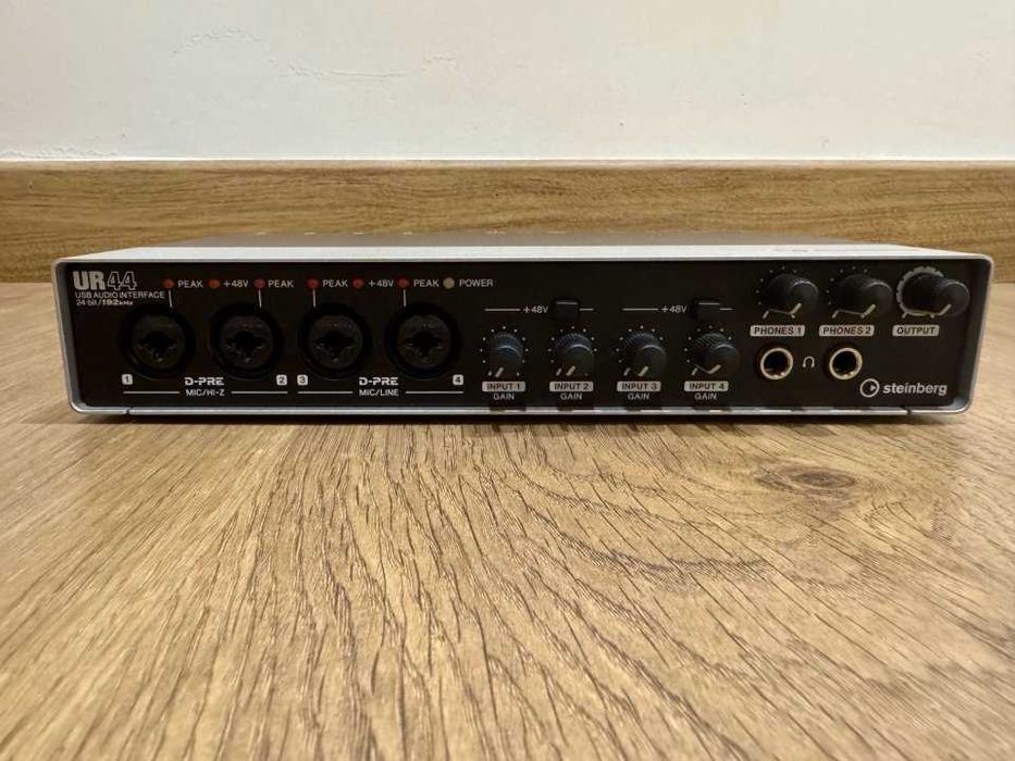 Interface de Áudio Steinberg UR44 | 6x4 USB | Qualidade Profissional