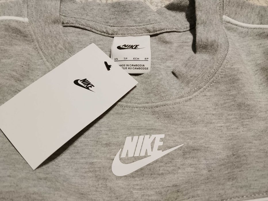 Nowa Bluza Nike Szara Crewneck z Logo Oryginalna S