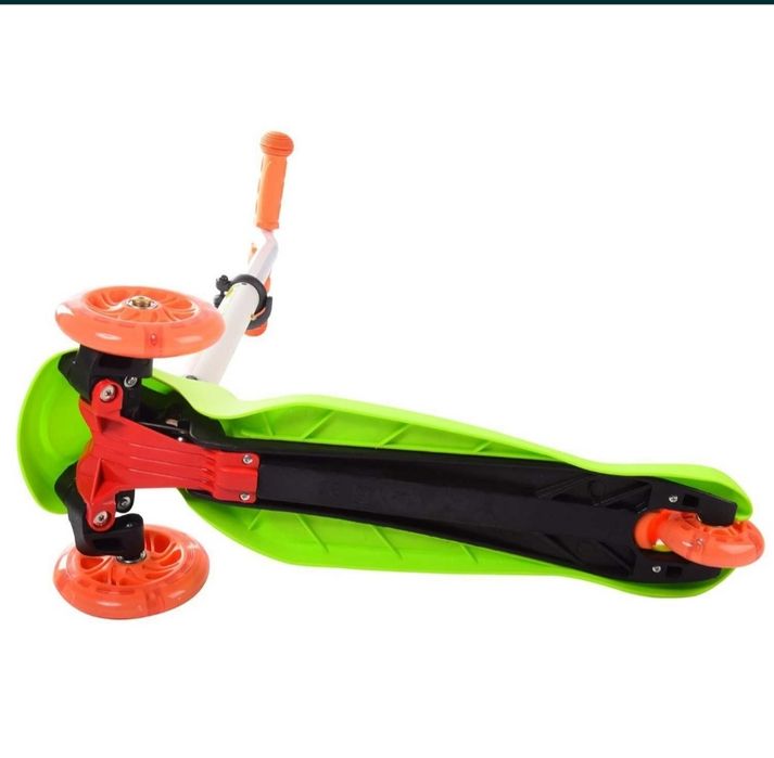 Не дорого. Новый детский самокат,рюкзак+ колеса светятся,красивый цвет