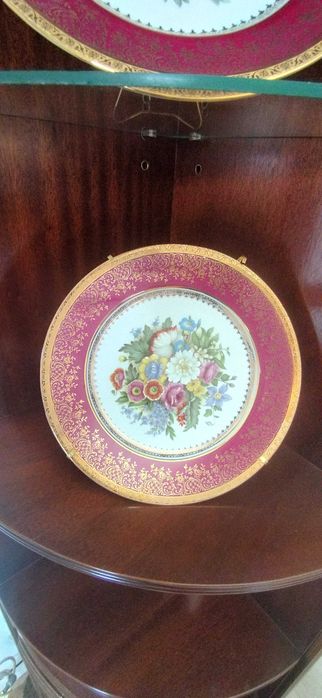 Decorative Limoges plates in excellent condition428623210407546881