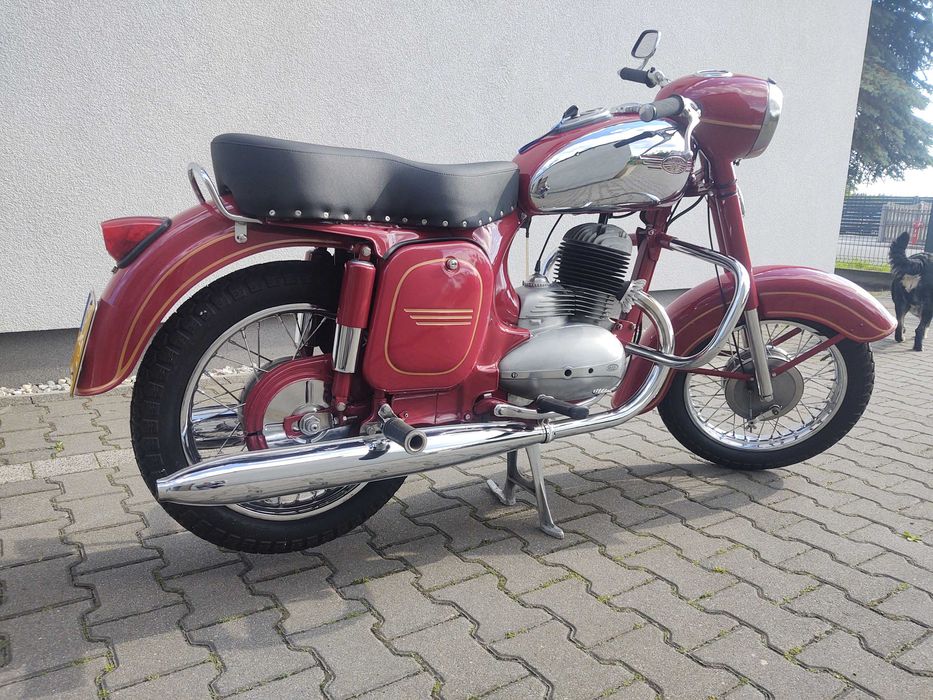 Motocykl.    JAWA 353.  250