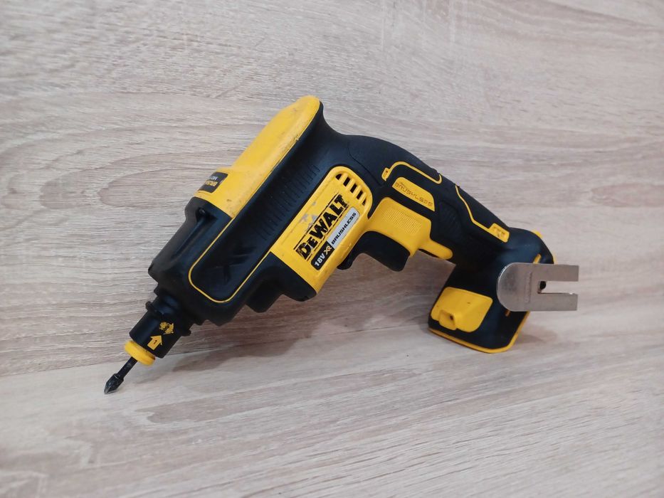 Wkrętarka do płyt G-K DeWalt 18 V DCF620 2022r Body Stan BDB Okazja!