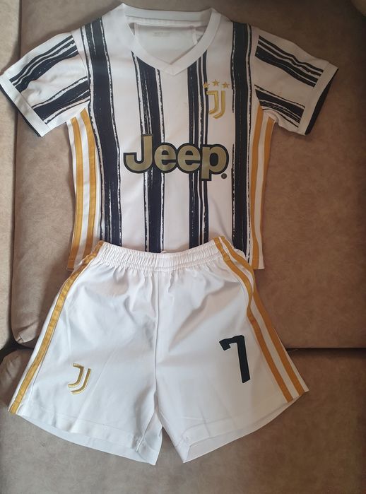 Дитяча футбольна форма.