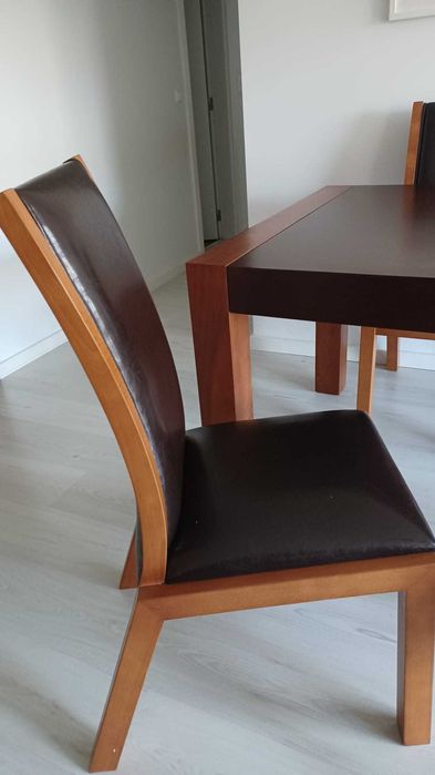 Mesa de sala extensível com 6 cadeiras