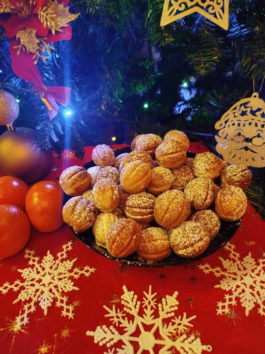 Domowe kruche orzeszki z kremem kajmakowym