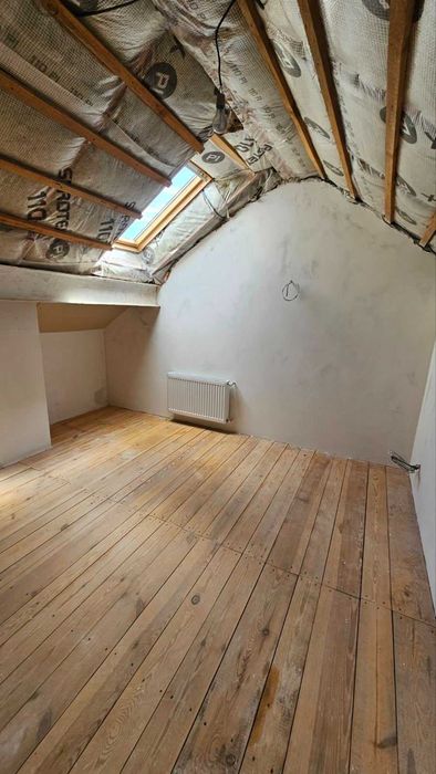 2 к. квартира 85 кв.м. під чистову, розводки, газ. Поряд озеро.