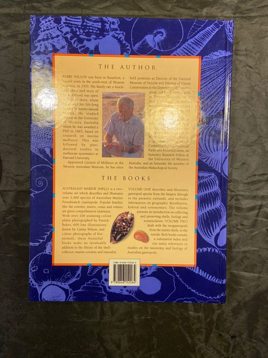 2 livros de coleção conchas