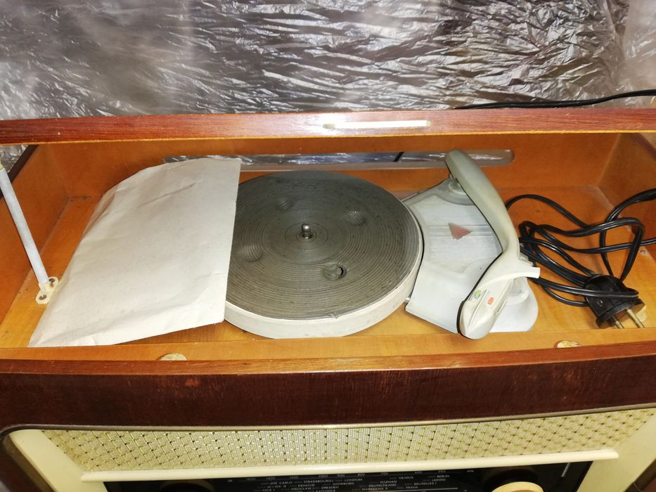 Radio Diora MENUET 6204 wraz z gramofonem