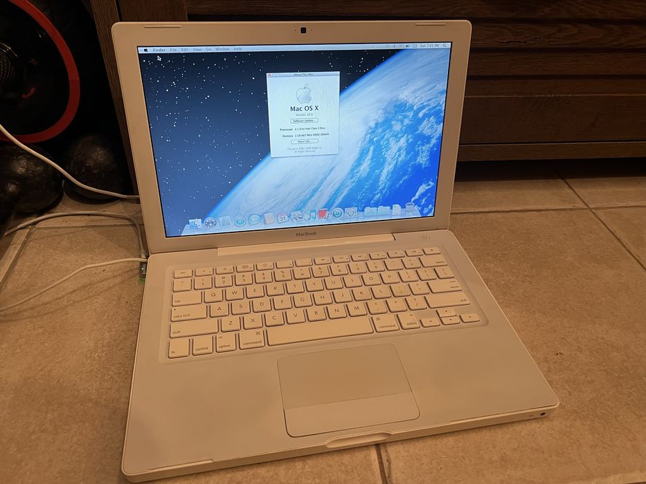 MacBook A1181 у гарному стані