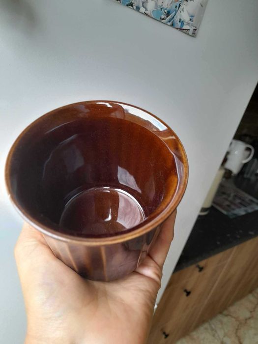 Kubek czekoladowy brąz bez ucha w paski porcelit Pruszków
