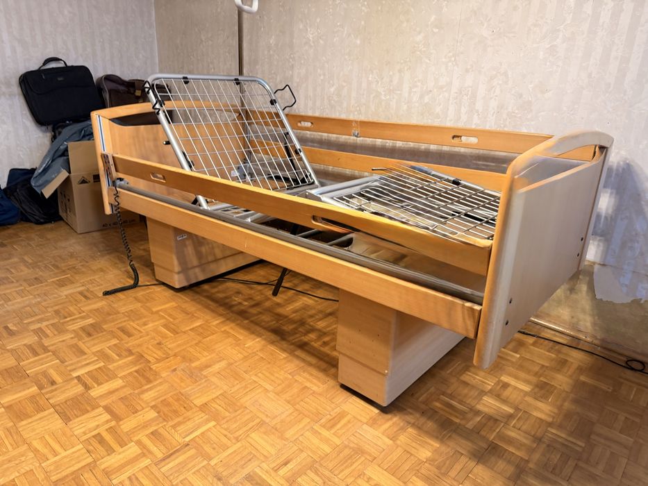 Łóżko rehabilitacyjne wraz z materacem przeciwodlezeniowym