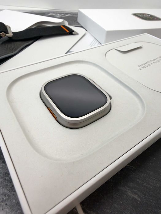 Apple Watch Ultra 2・Titânio natural (Factura e Garantia)
