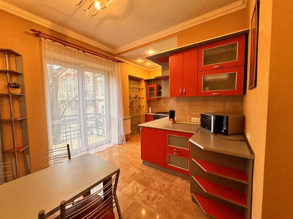 Оренда 4 кім. квартири в елітній частині міста. вул. Дорошенка - Львів