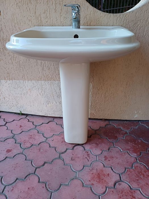 Sprzedam oryginalną włoską umywalkę o wym.:  długość 65cm, szer. 55cm