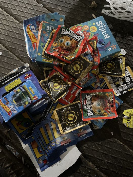 Lote de cromos Panini + stickers vários