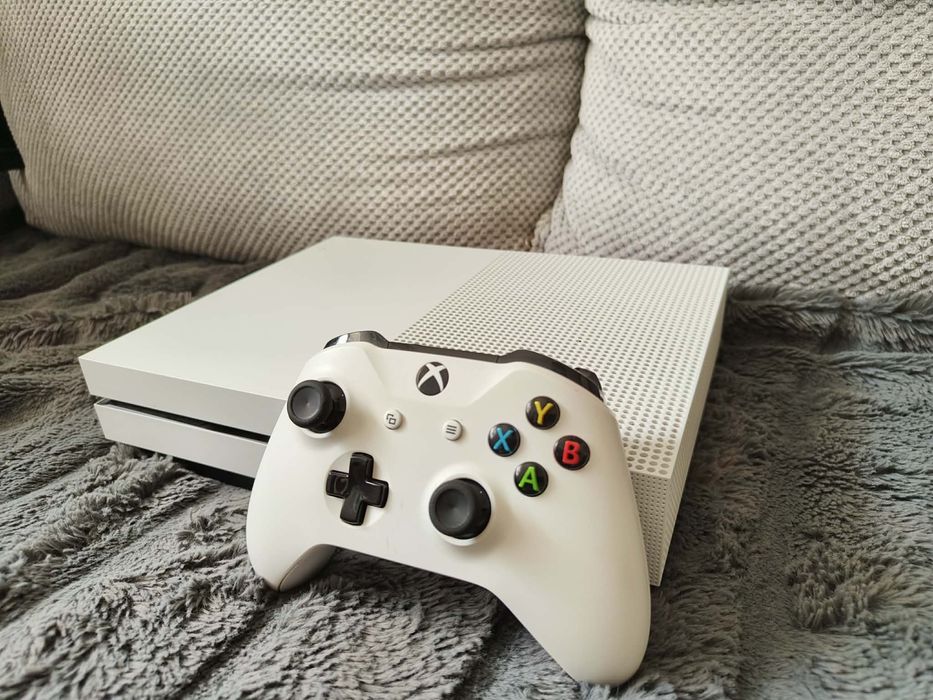 Xbox One S 1TB .