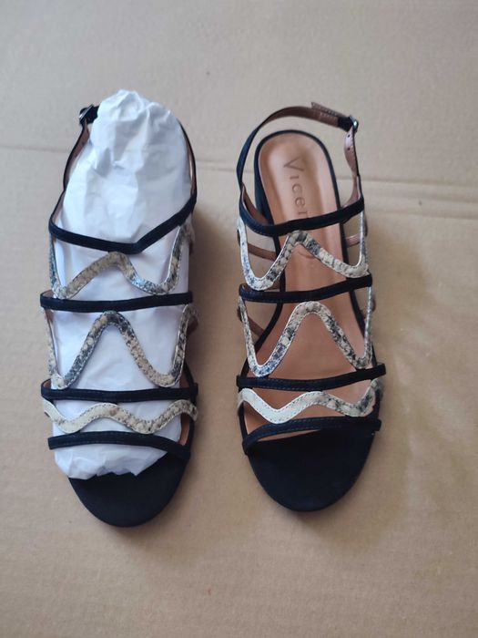 Sandálias de saldo médio novas a estrear - Marca Vicenza