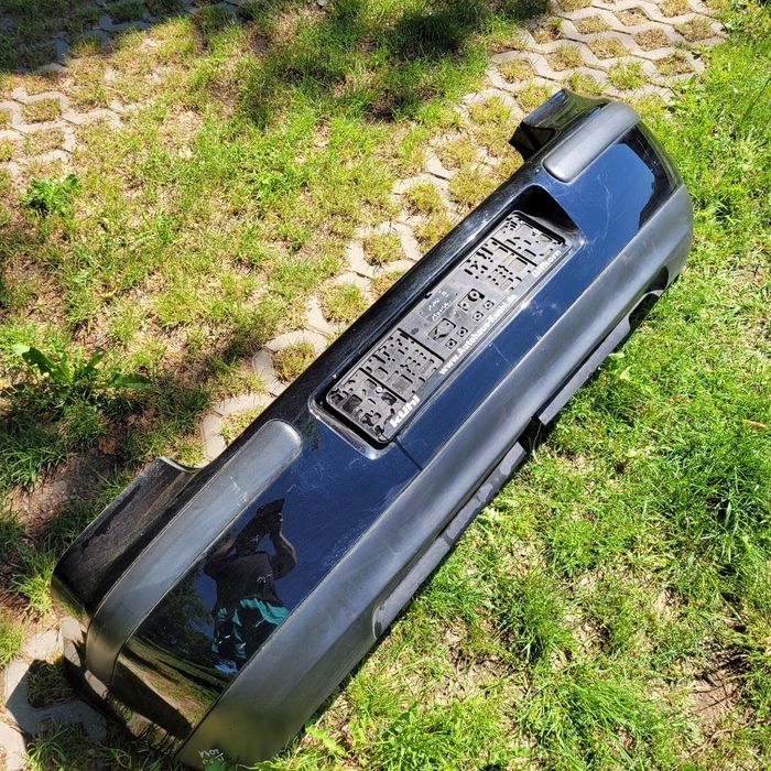Zderzak tył vw golf IV hetchbeck 2002r kod lakieru L041