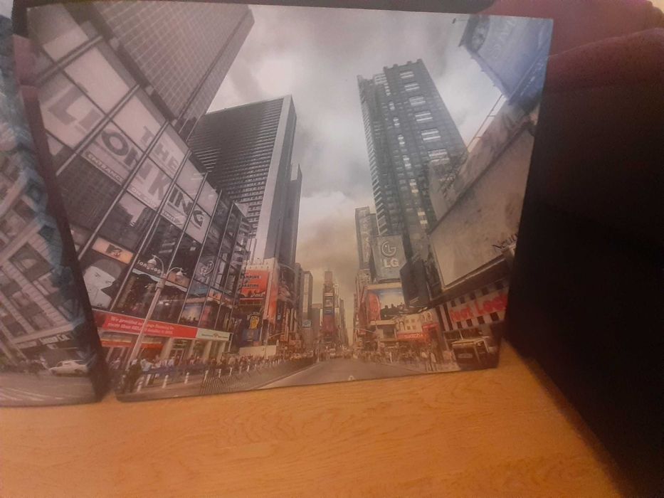 Quadros cinza/preto/vermelho