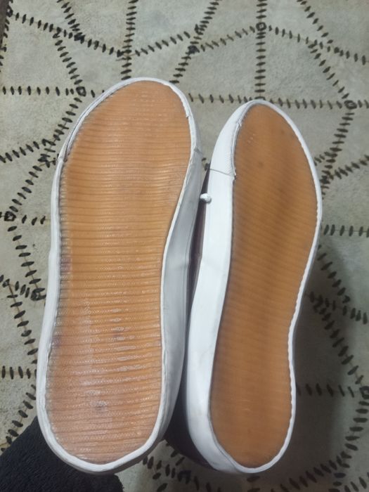 Качественные кроссовки кеды42р