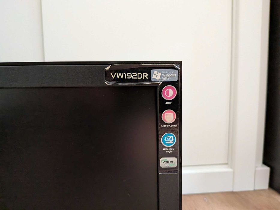Monitor 19 polegadas (48 cm)