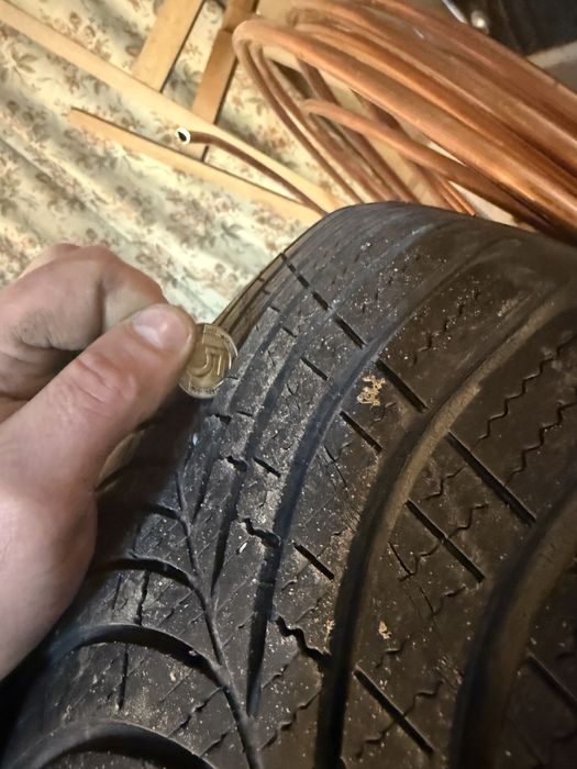 Sprzedam bardzo ładne opony całoroczne 225/50R17