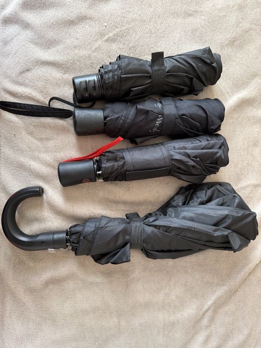 Парасолі всі по 200 грн за шт.