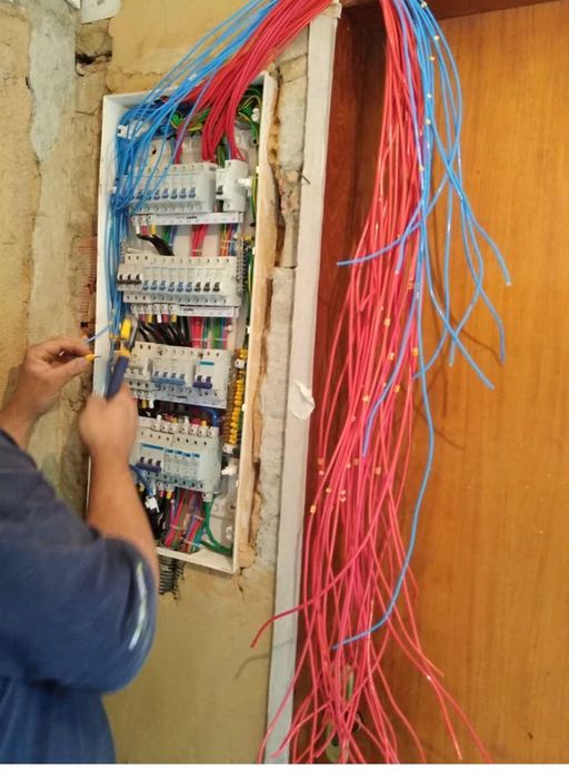 Eletricista 24h reparações  elétricas Toda Lisboa