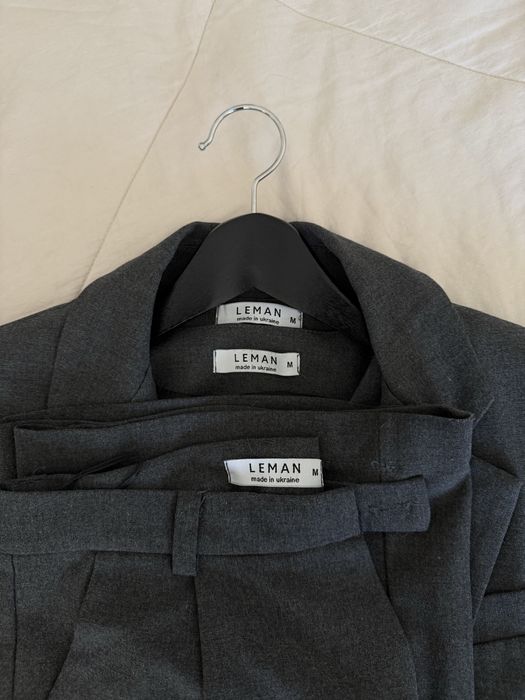 Серый костюм-тройка Leman женский