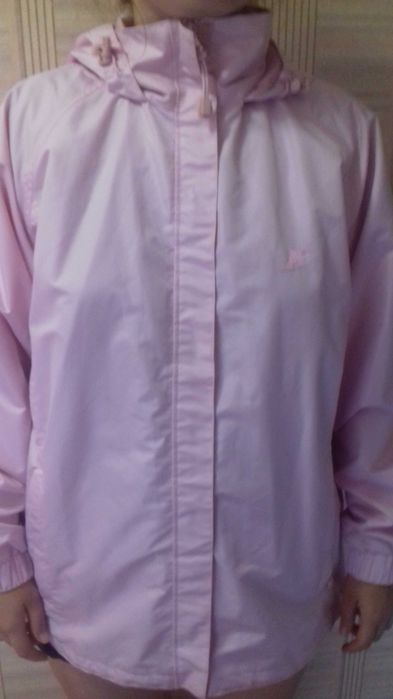 Жіноча куртка. Від дощу.