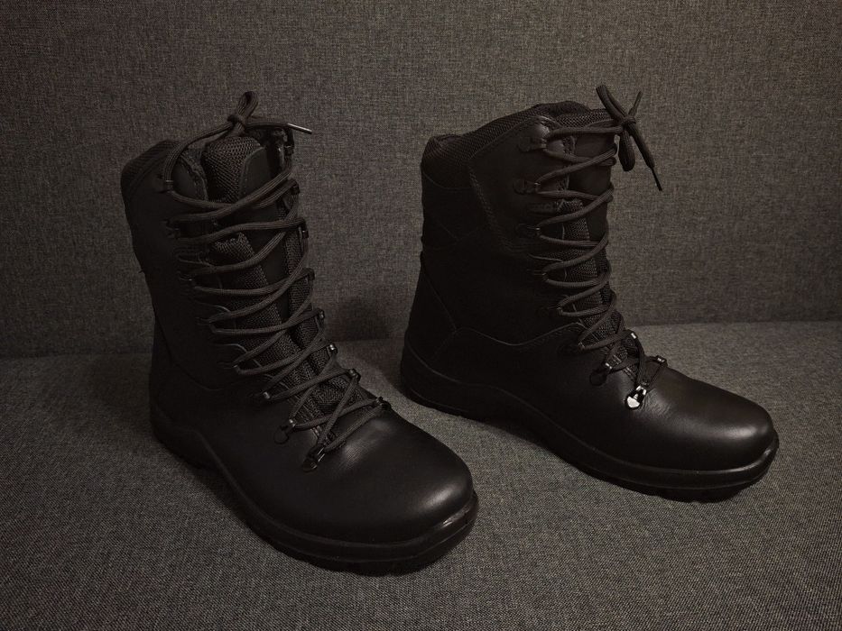 Черевики з високими берцями