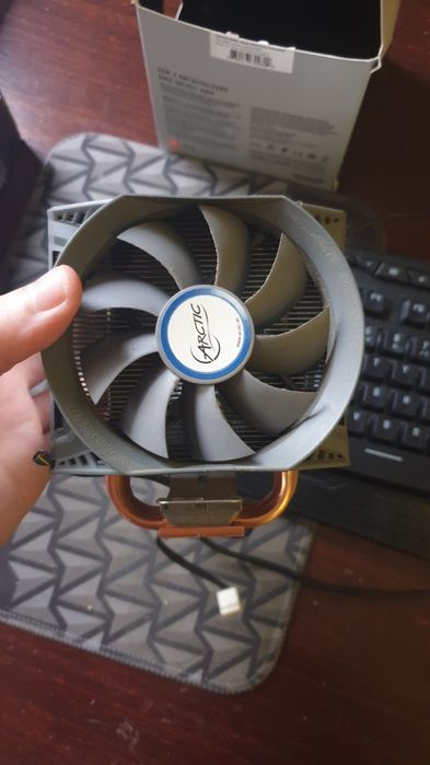 Conjunto motherboard, cpu, tapete de rato, teclado e cooler