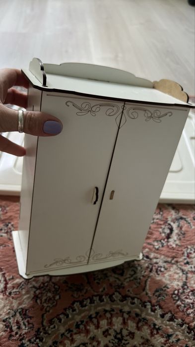 Меблі для лялькового будиночку