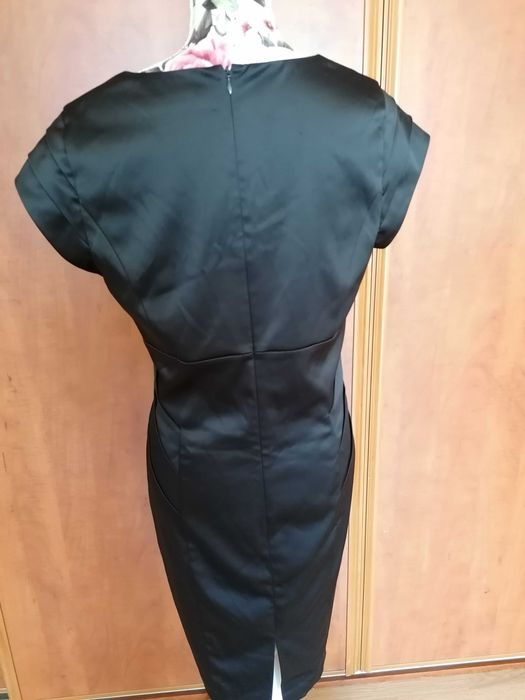 Niezwykle elegancka mała czarna wyszczuplający fason 40 L