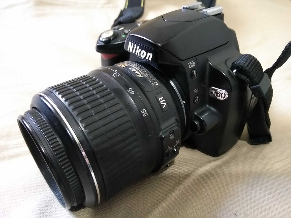 Продам фотоапарат Nikon D60