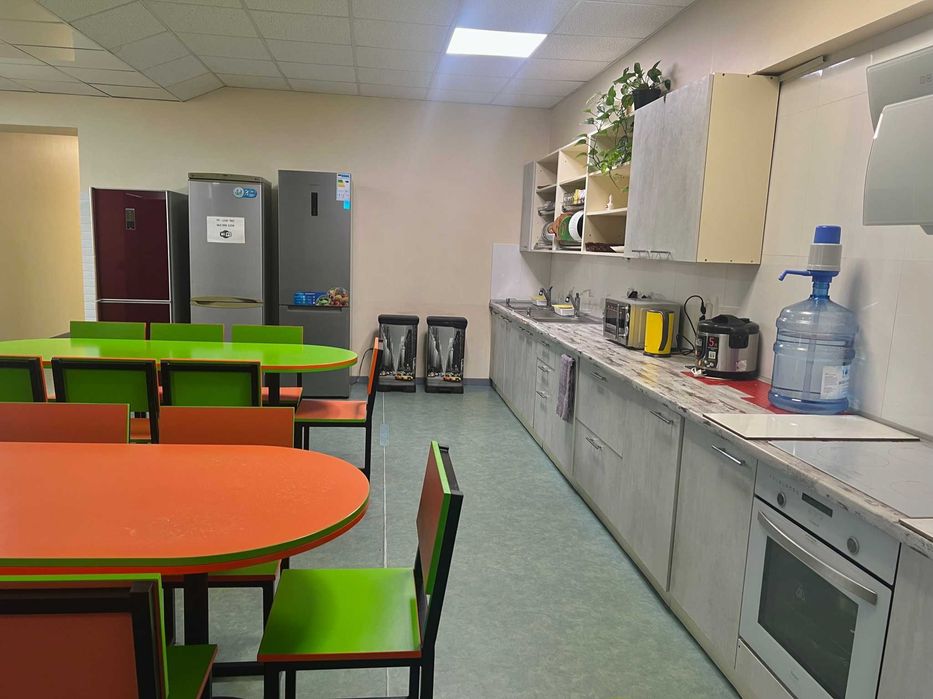 Место в комнате у метро Киев/ Дешевое жилье посуточно