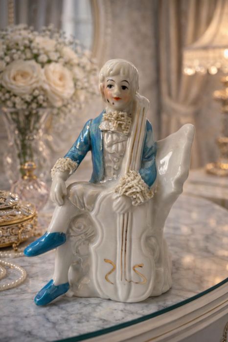 Елегантний вінтажний фарфор • Німеччина • Юнак з віолончеллю