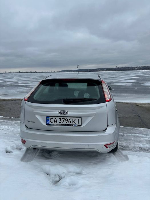 Подаеться автомобіль