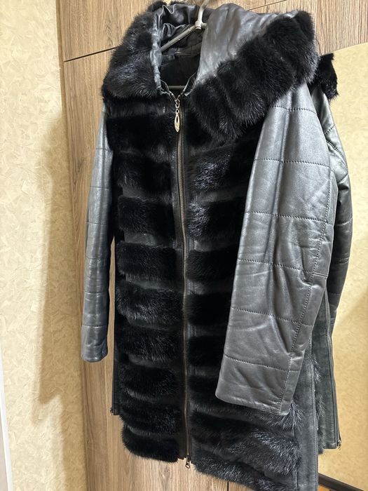 Шкіряна куртка з норковими вставками