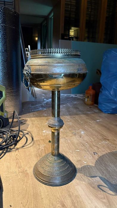 Suporte de Planta Vintage com Cabeças de Leão – Peça Clássica