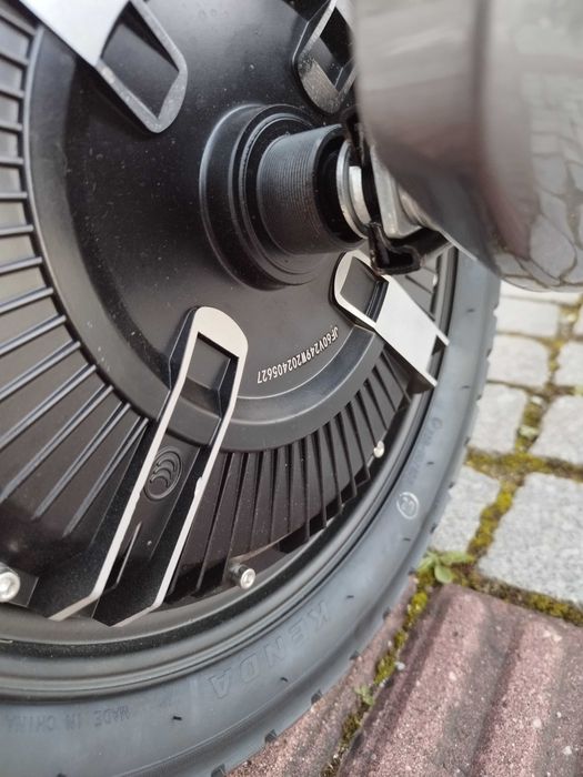 Mota elétrica Seventeen 250w, Lítio 40, Demop, capacete e aloquete