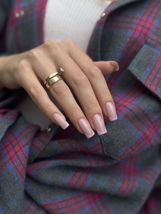 Манікюр/педикюр.