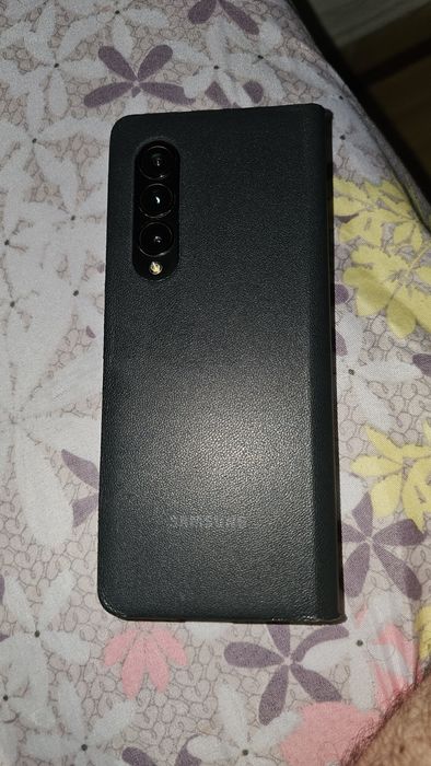Tenho um samsung galaxy z fold 3 pra venda em muito bom estado