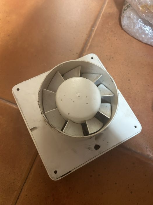 Lâmpadas e exaustores