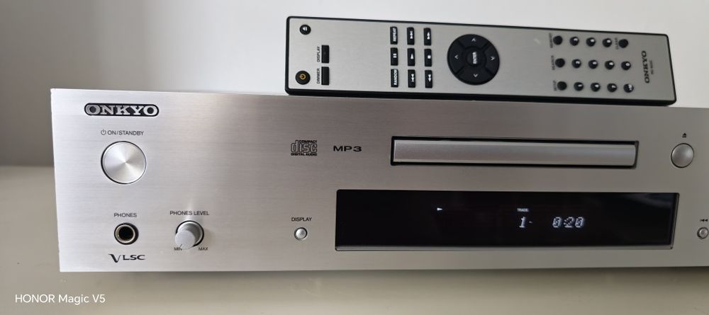 Odtwarzacz CD Onkyo C-7030