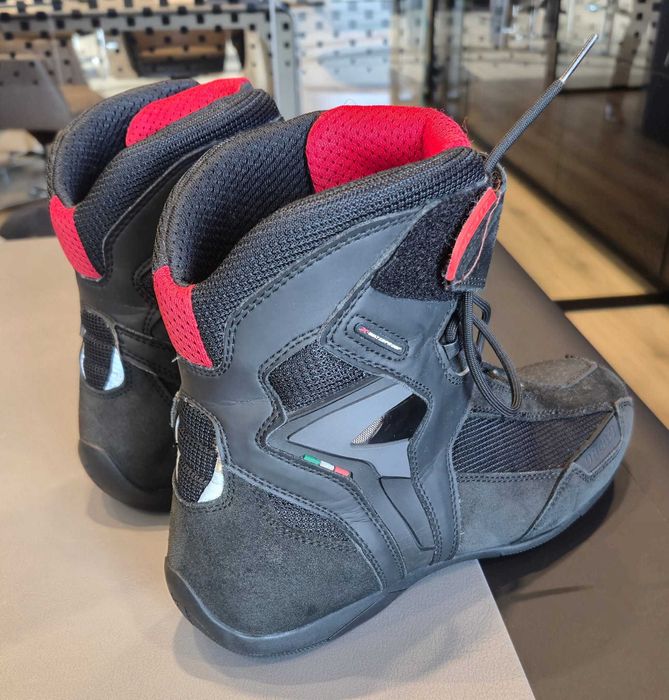 Blusão Dainese e Botas TCX Ducati