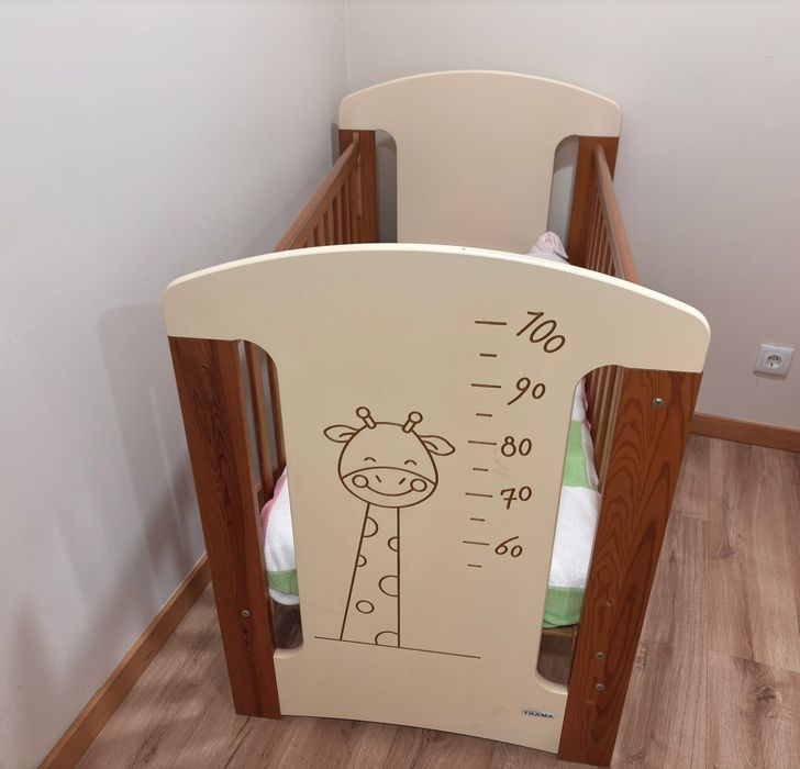 Quarto bebé  berço+ cómoda