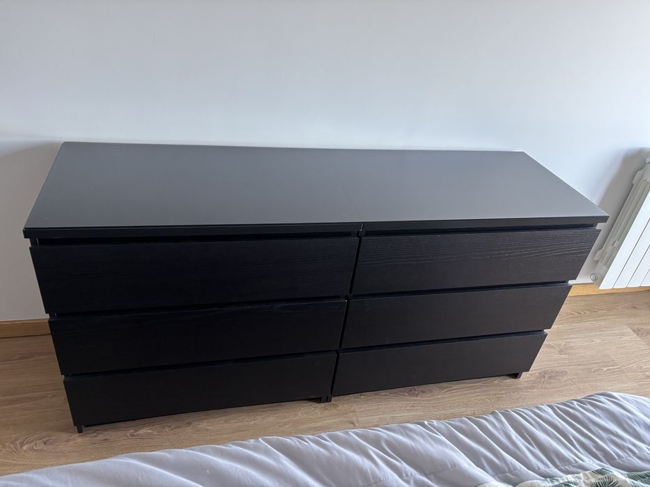 Comoda preta (quarto/arrumos)