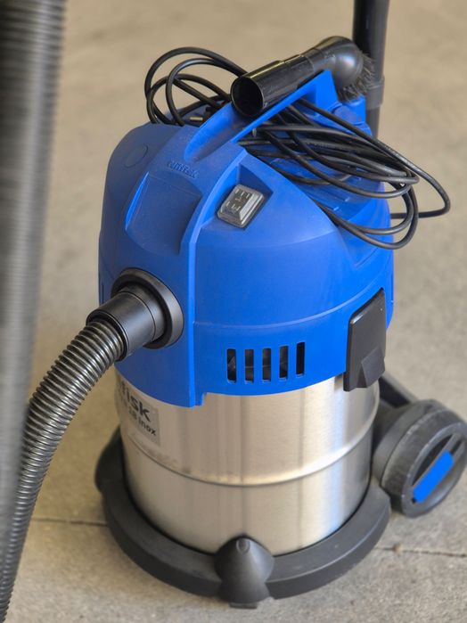 Aspirador de Garagem Nilfisk "Buddy II 18 Inox"