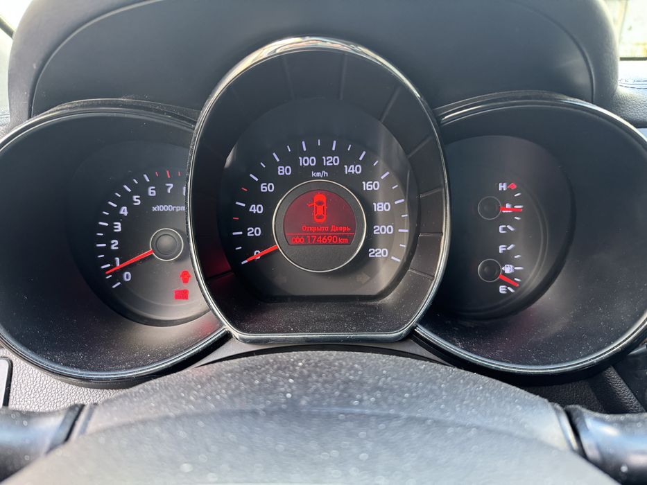 Продам автомобіль KIA RIO 3